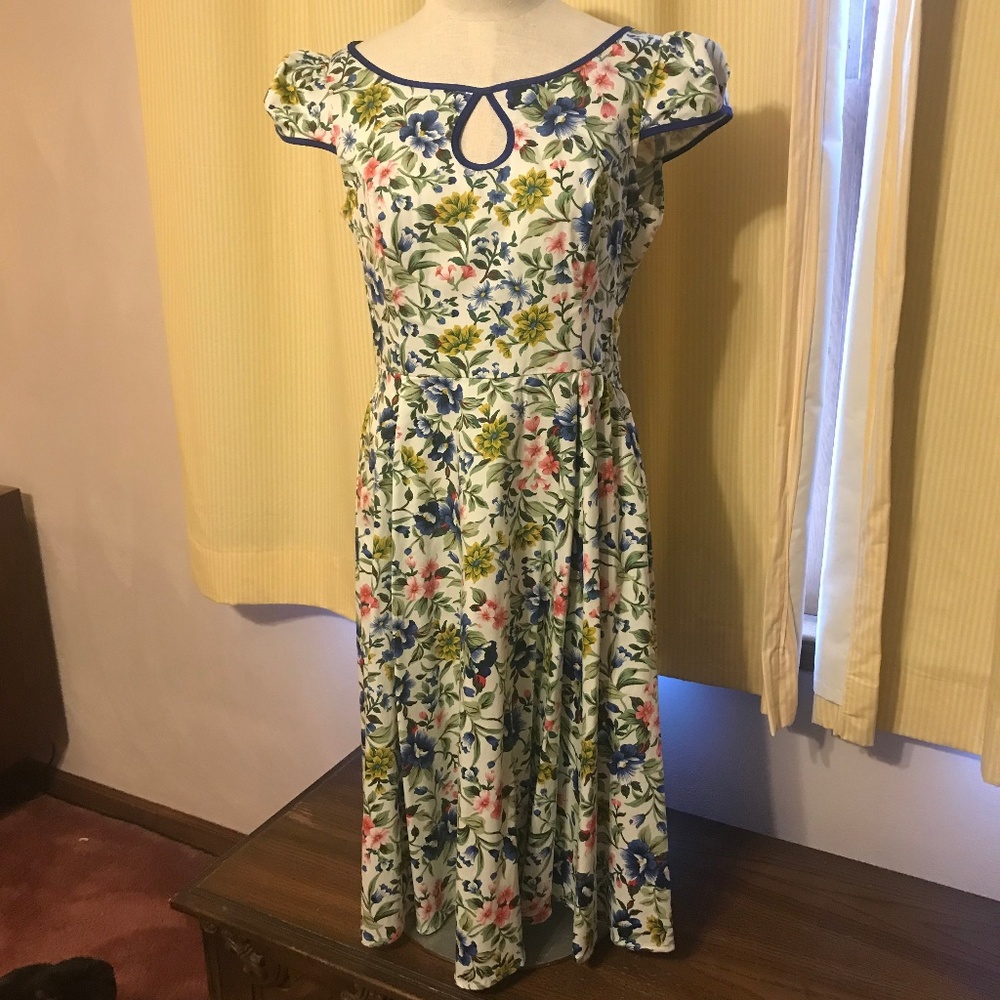 Modcloth Floral Print Size 10 Tea Dress